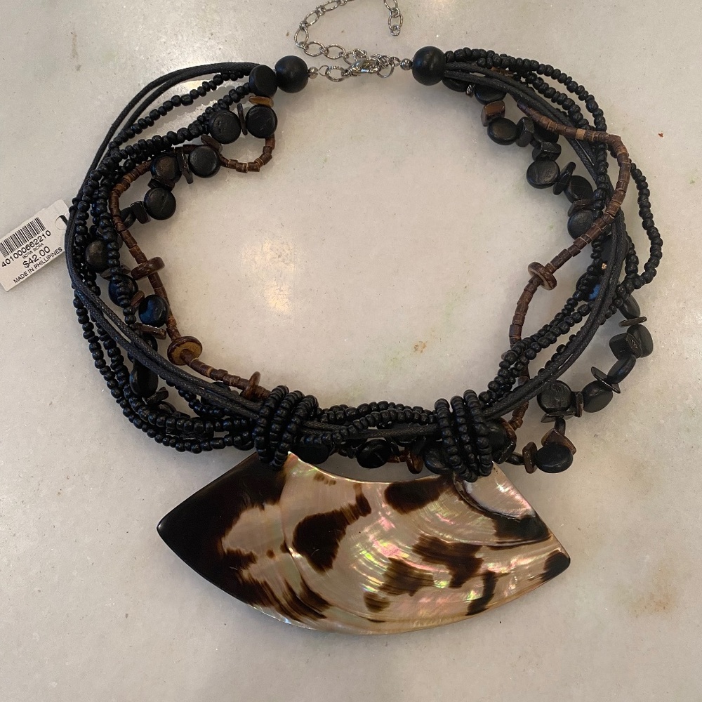 NECKLACE NATURAL SHELL AND MULTI  STRANDS BEADS  NWT